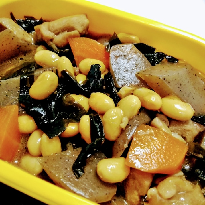 沢山作って作り置き!鶏肉とワカメの豆煮